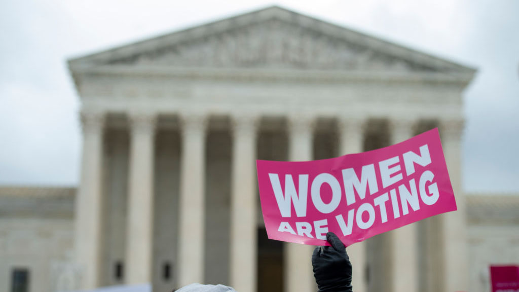 Senado vota moción para proteger el derecho al aborto