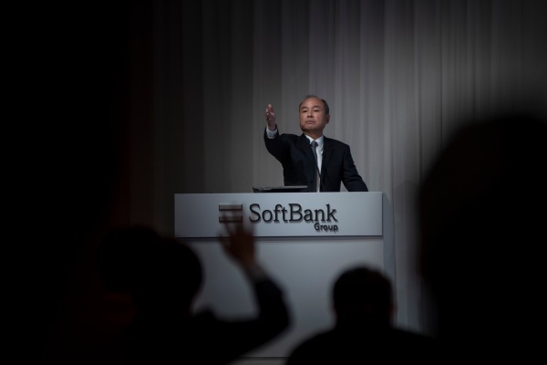 SoftBank reducirá las inversiones de inicio en más de la mitad este año