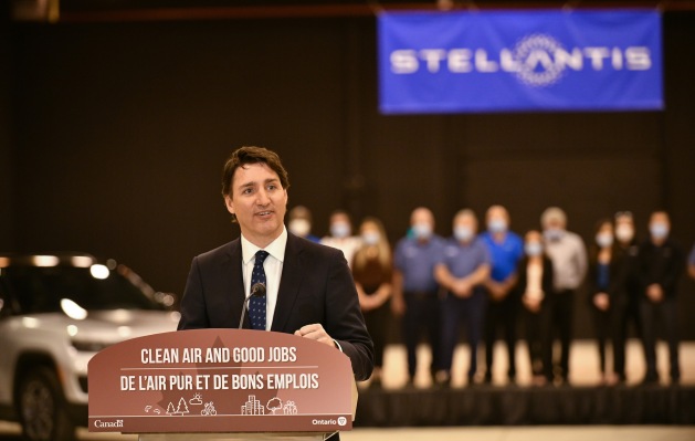 Stellantis y Trudeau invierten 2.800 millones de dólares para impulsar la producción de vehículos eléctricos en Canadá