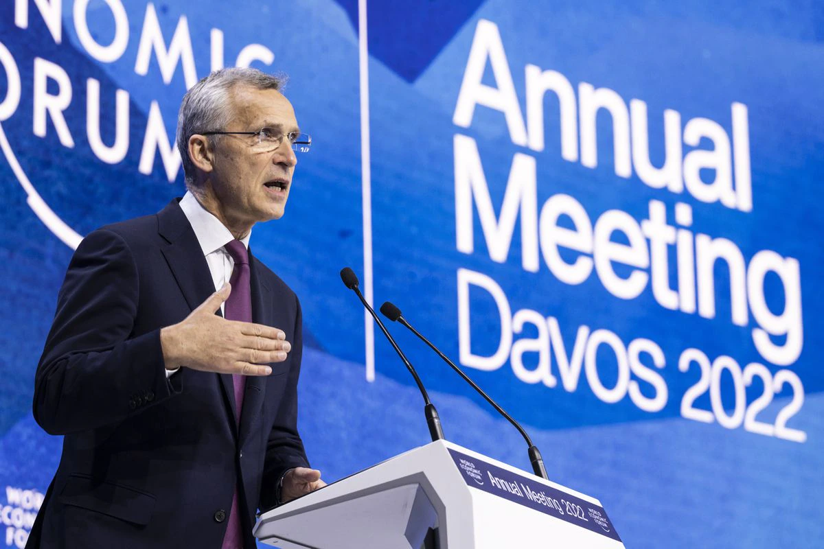 Stoltenberg pide en Davos anteponer la seguridad al comercio y los beneficios tras la invasión de Ucrania