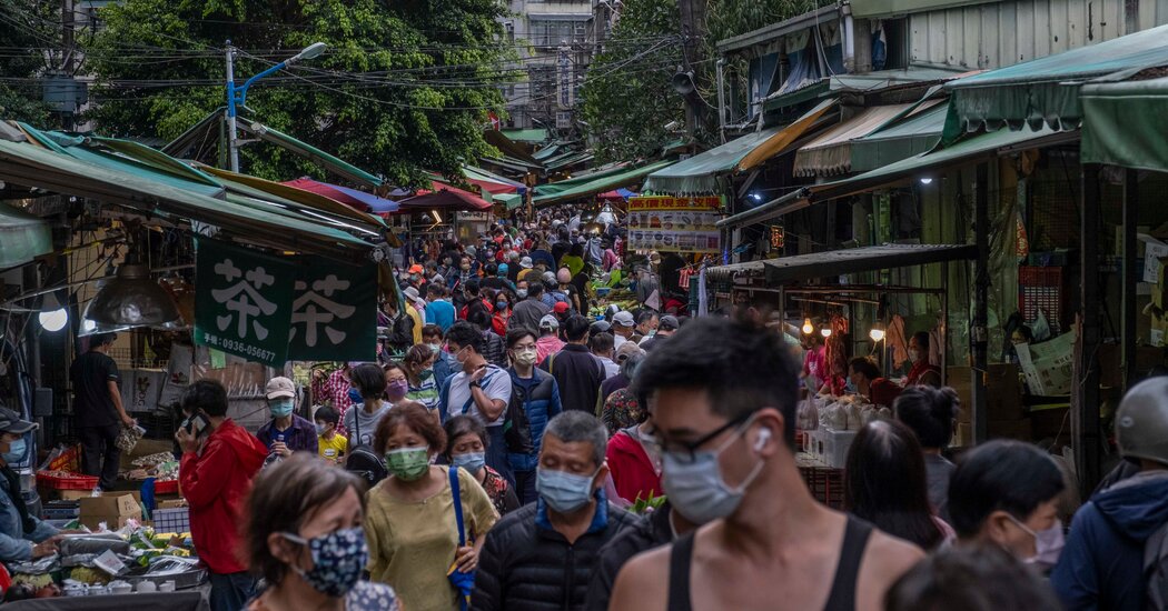 Taiwán pivota desde 'Covid cero' mientras Beijing se duplica