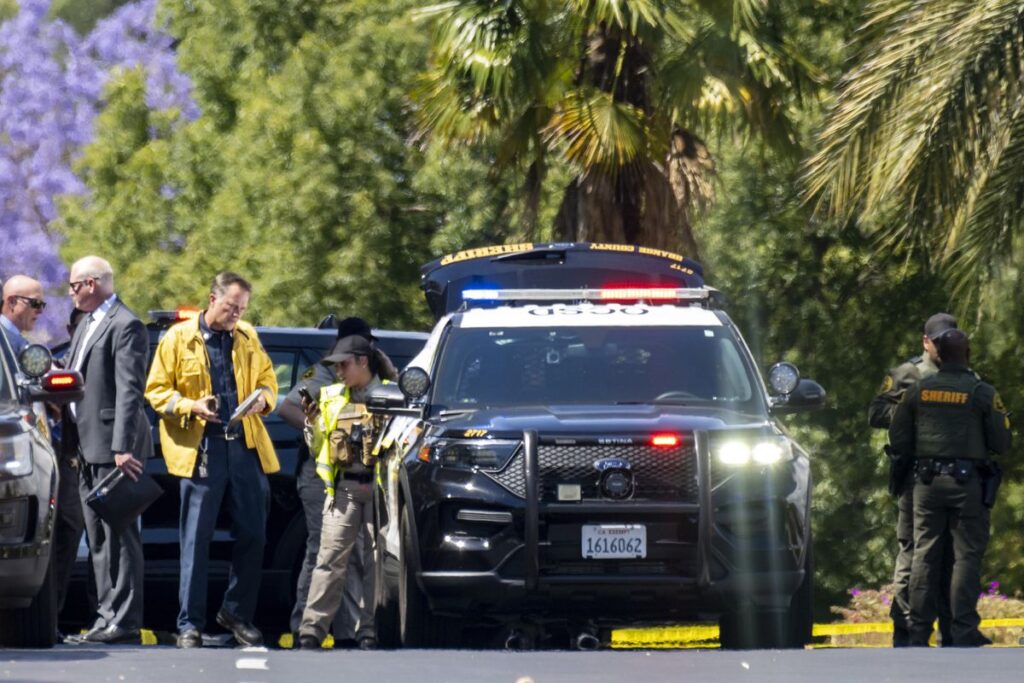 Un grupo de fieles en una iglesia frustra una nueva matanza en una iglesia de California