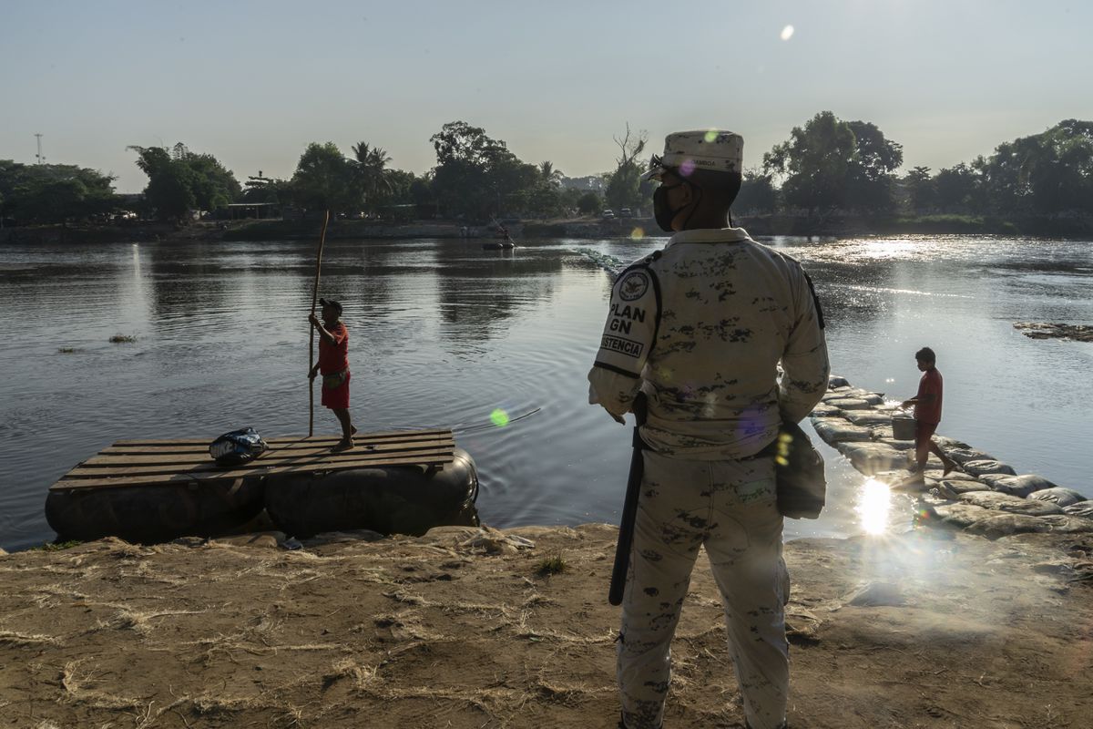 Un migrante y su hijo mueren ahogados en el río Suchiate al intentar cruzar a México