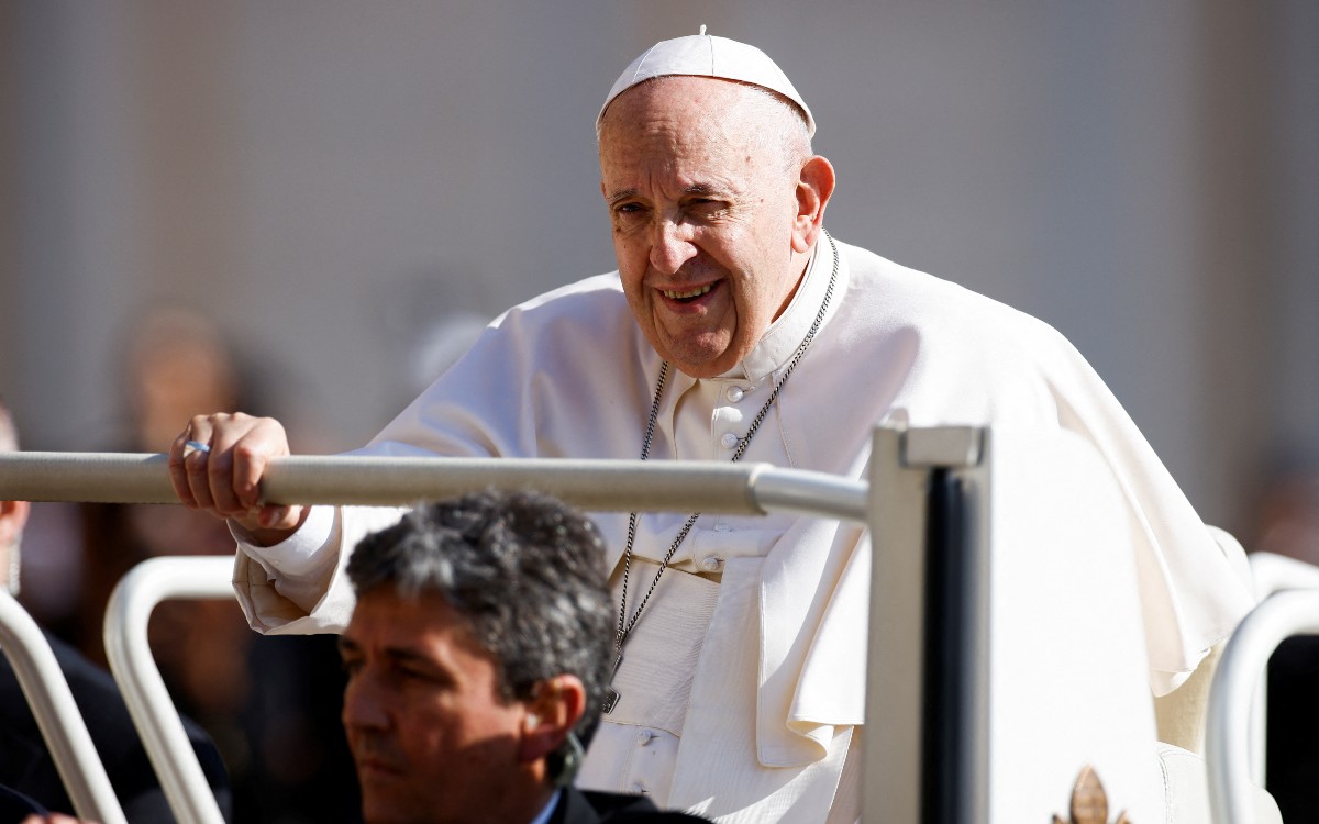 "Un trago de tequila", sugiere el Papa Francisco para tratar su dolor de rodilla | Video