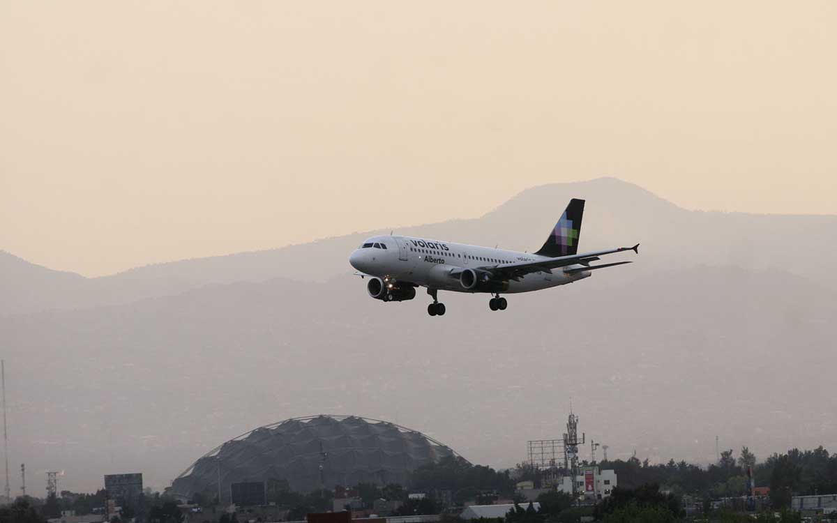 Volaris investigará el incidente de acercamiento entre dos de sus aviones en el AICM