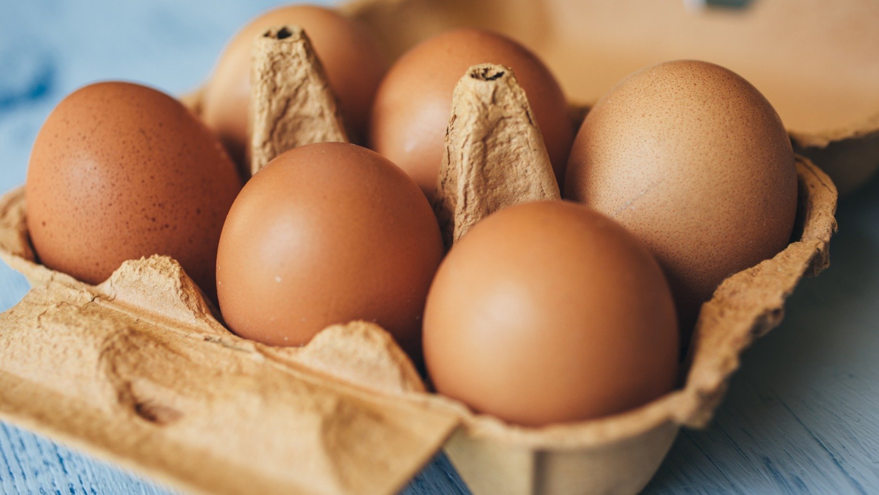 ¿Alguna vez te habías fijado en este detalle de los huevos? Puede ser muy peligroso