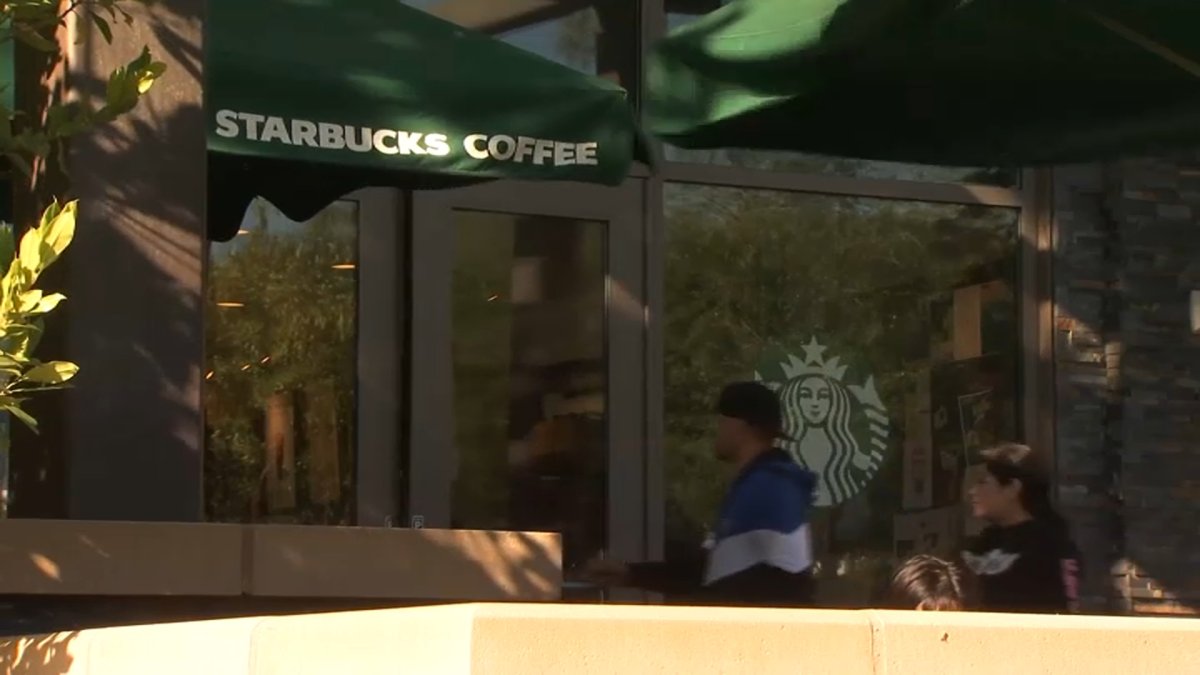sospechosa golpea a hispana en Starbucks de Mountain View