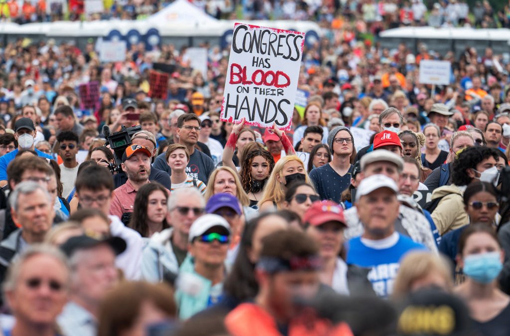 Miles marchan en EEUU para exigir mayor control de armas