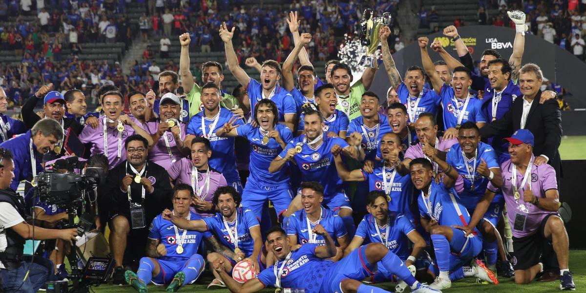 2-2: El Cruz Azul gana la Supercopa en los penaltis