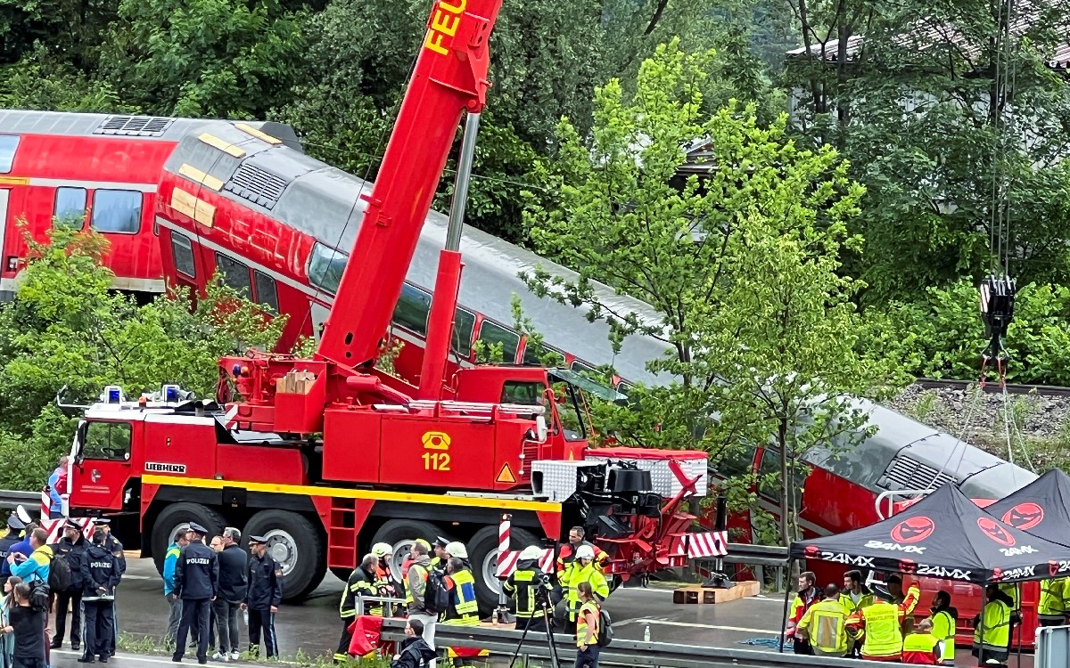 5 muertos y más de 40 heridos tras descarrilamiento de tren en Alemania | Video