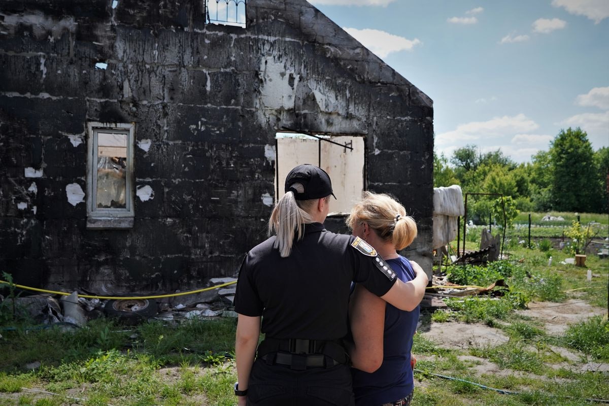 A la caza de crímenes de guerra en Ucrania con la patrulla de la agente Yuskevich