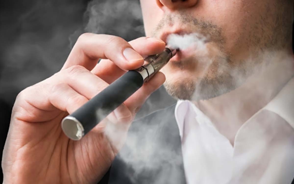 AMLO firma un nuevo decreto contra el tabaco, ‘vapers’ y cigarros electrónicos