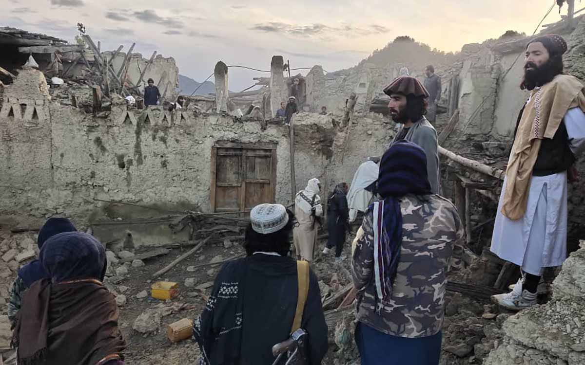 Al menos mil muertos y más de mil 500 heridos por un sismo de magnitud 6.1 en Afganistán