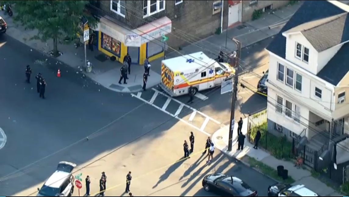 Al menos nueve heridos durante un tiroteo frente a una bodega en Newark, reporta la policía