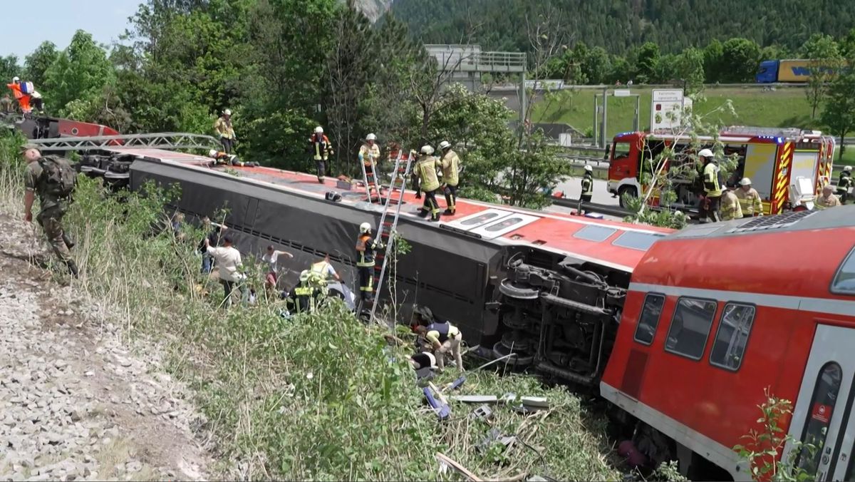 Al menos tres muertos y decenas de heridos al  descarrilar un tren en el sur de Alemania