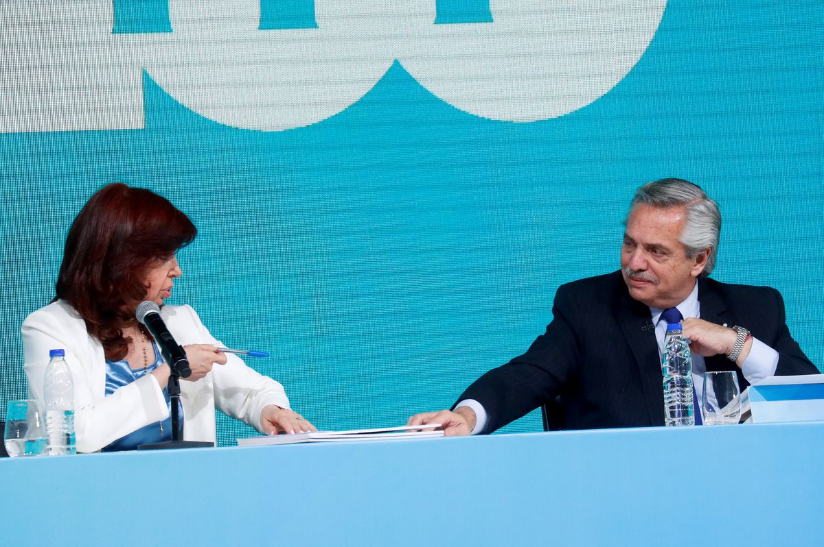 Alberto Fernández y Cristina Kirchner escenifican una tensa tregua
