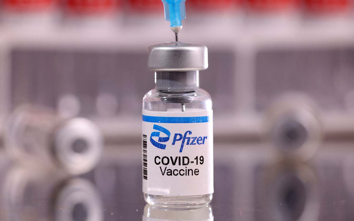 Anuncia Pfizer pruebas de vacuna antiCOVID de amplio espectro