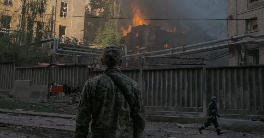 Ataque con misiles en Kyiv sacude a los residentes después de semanas de silencio