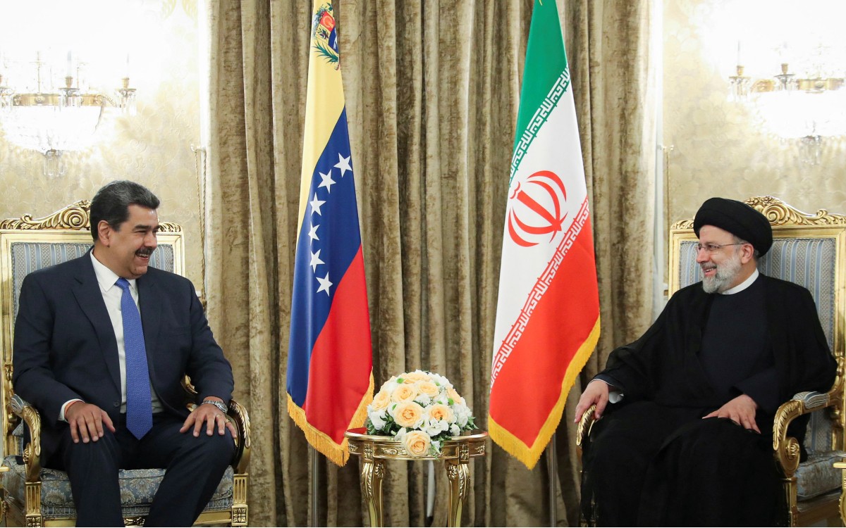 Bajo sanciones de EU, Irán y Venezuela firman plan de cooperación a 20 años