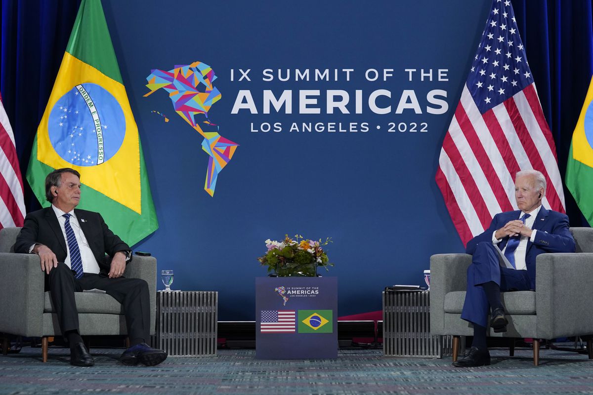 Biden destaca ante Bolsonaro “las robustas instituciones electorales” de Brasil