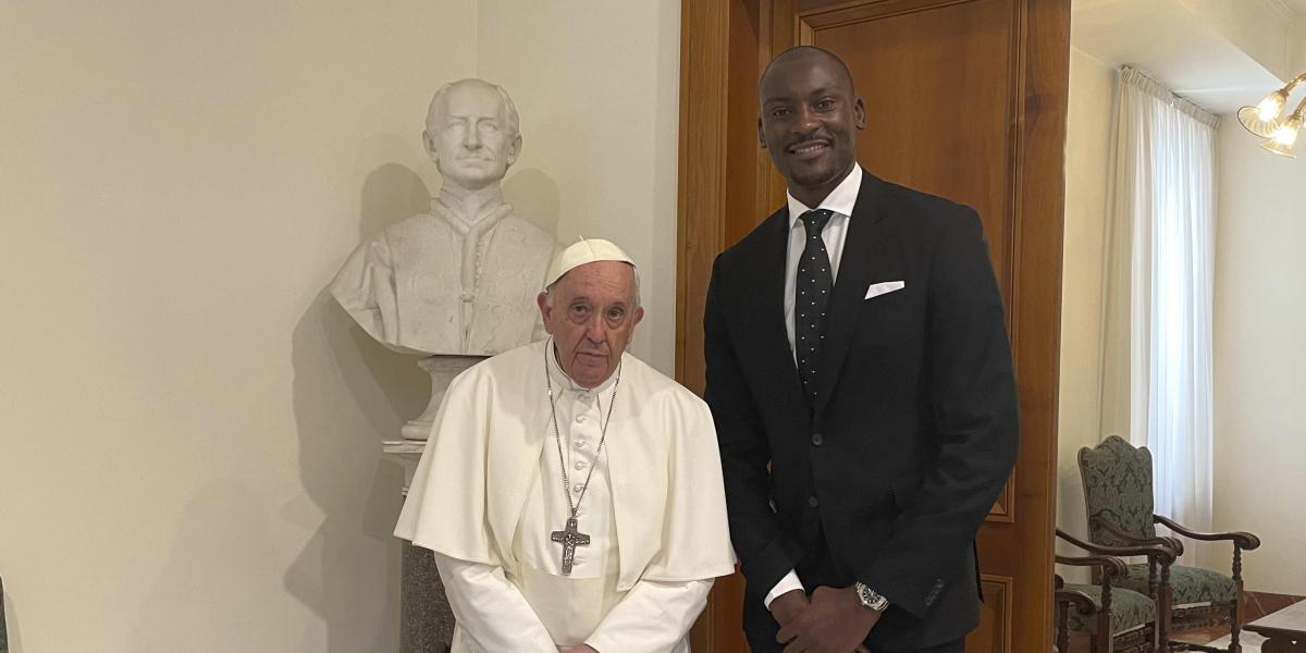 Biyombo visita al Papa Francisco en el Vaticano