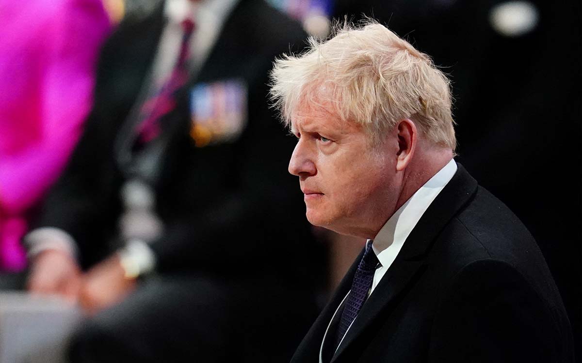 Boris Johnson es recibido con abucheos en jubileo de la Reina Isabel II