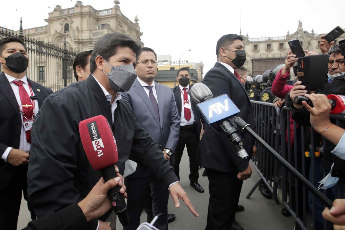 Castillo declara ante los fiscales que lo investigan por corrupción: “Acá estoy para dar la cara”