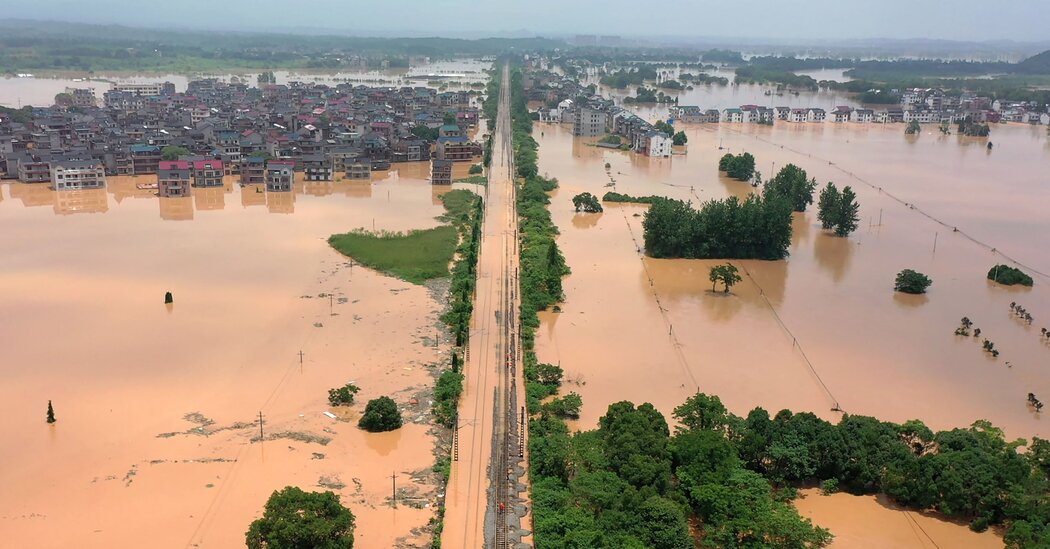 Clima extremo golpea a China con inundaciones masivas y calor abrasador