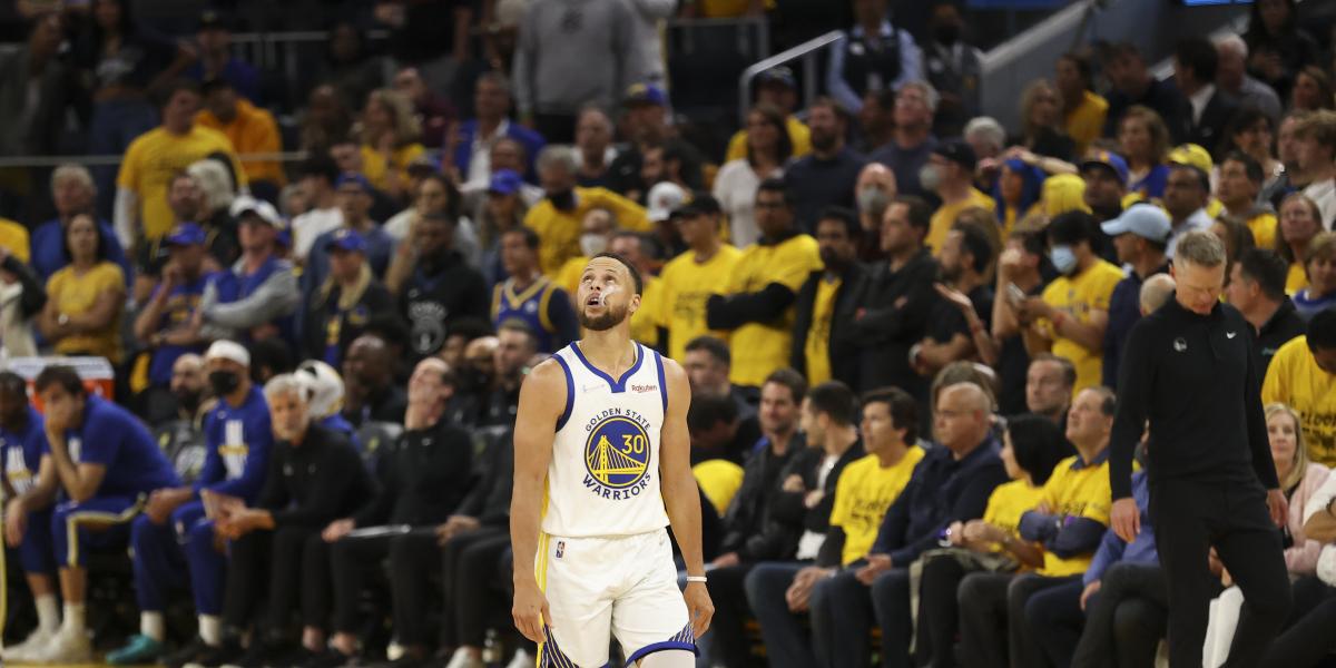 Curry pide a sus Warriors jugar con "desesperación" desde el primer cuarto
