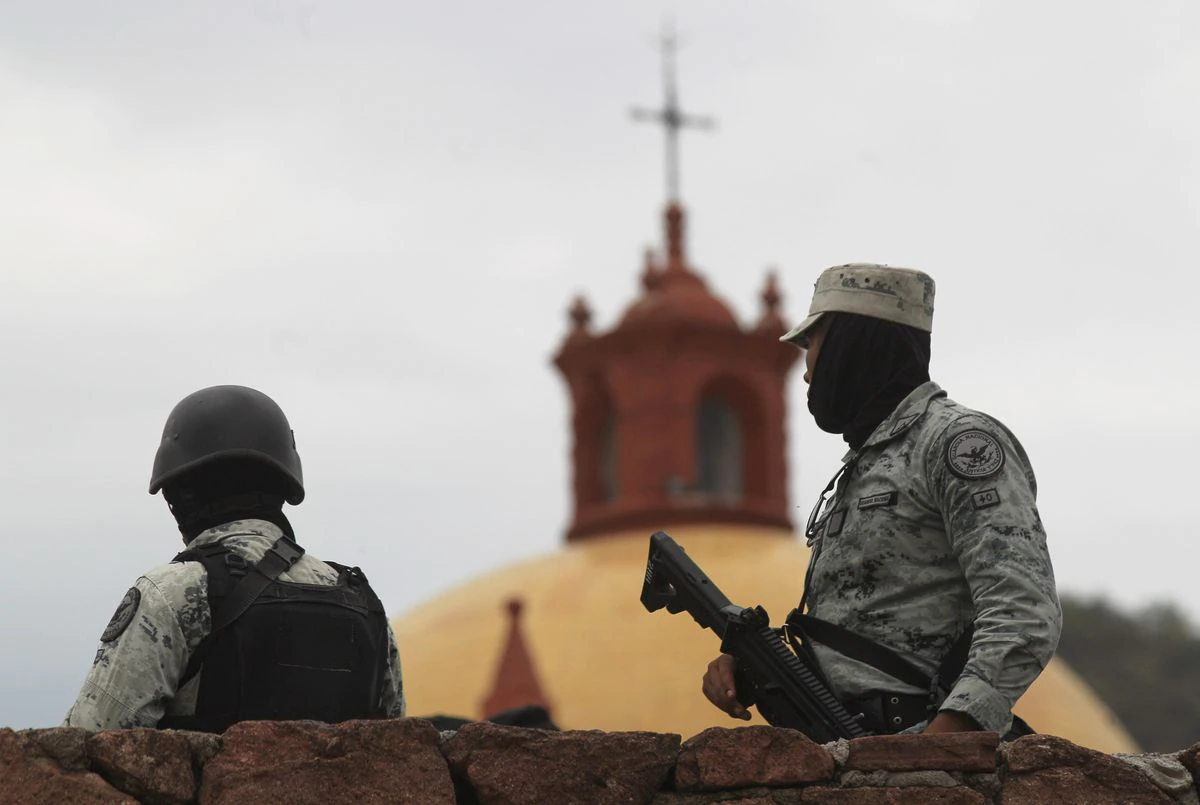 Desde una trifulca por un partido de beisbol, hasta el crimen en la iglesia: 24 horas de plomo en la sierra Tarahumara