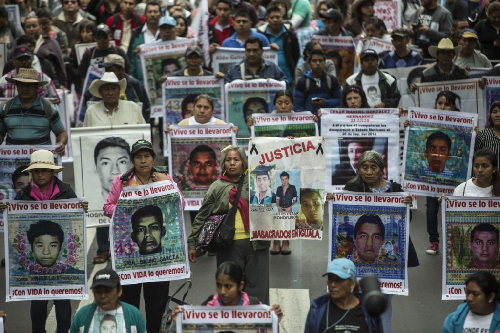 El ‘caso Ayotzinapa’ salpica al aparato de inteligencia de López Obrador