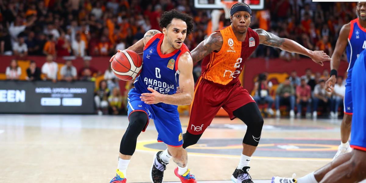 El Anadolu Efes anuncia la renovación de Shane Larkin