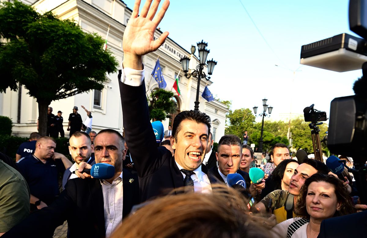 El Gobierno de Bulgaria cae tras solo seis meses en el poder al perder una moción de censura