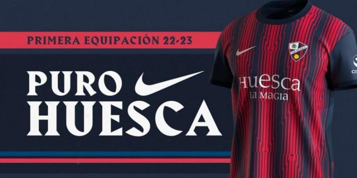 El Huesca presenta su nueva camiseta, con rayas más finas y 'memoria histórica'
