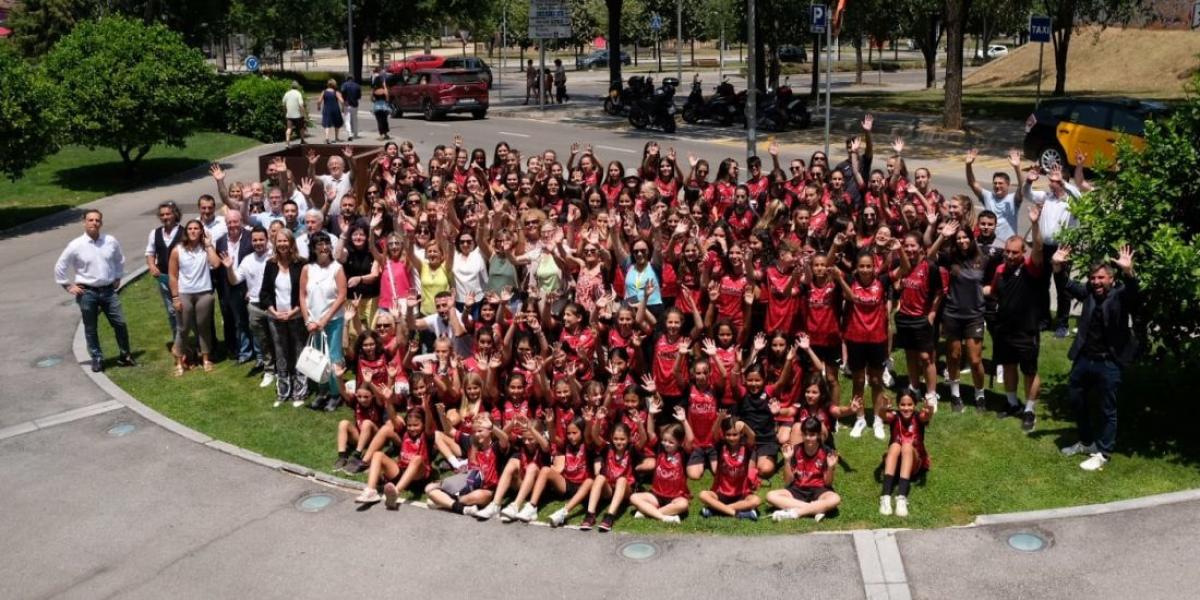 El Sant Cugat FC cierra los actos del 50 aniversario del fútbol femenino por todo lo alto