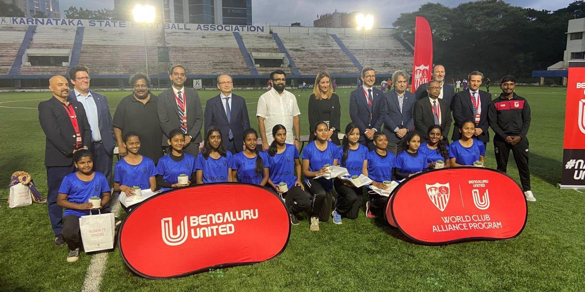 El Sevilla FC apadrina al equipo femenino indio Bengaluru United