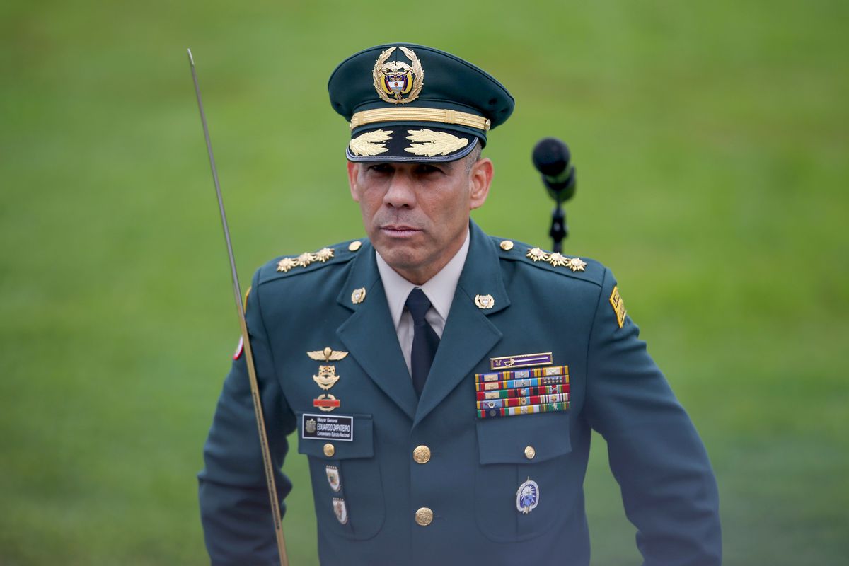 El jefe del ejército colombiano renuncia para evitar caminar junto a Petro en su investidura