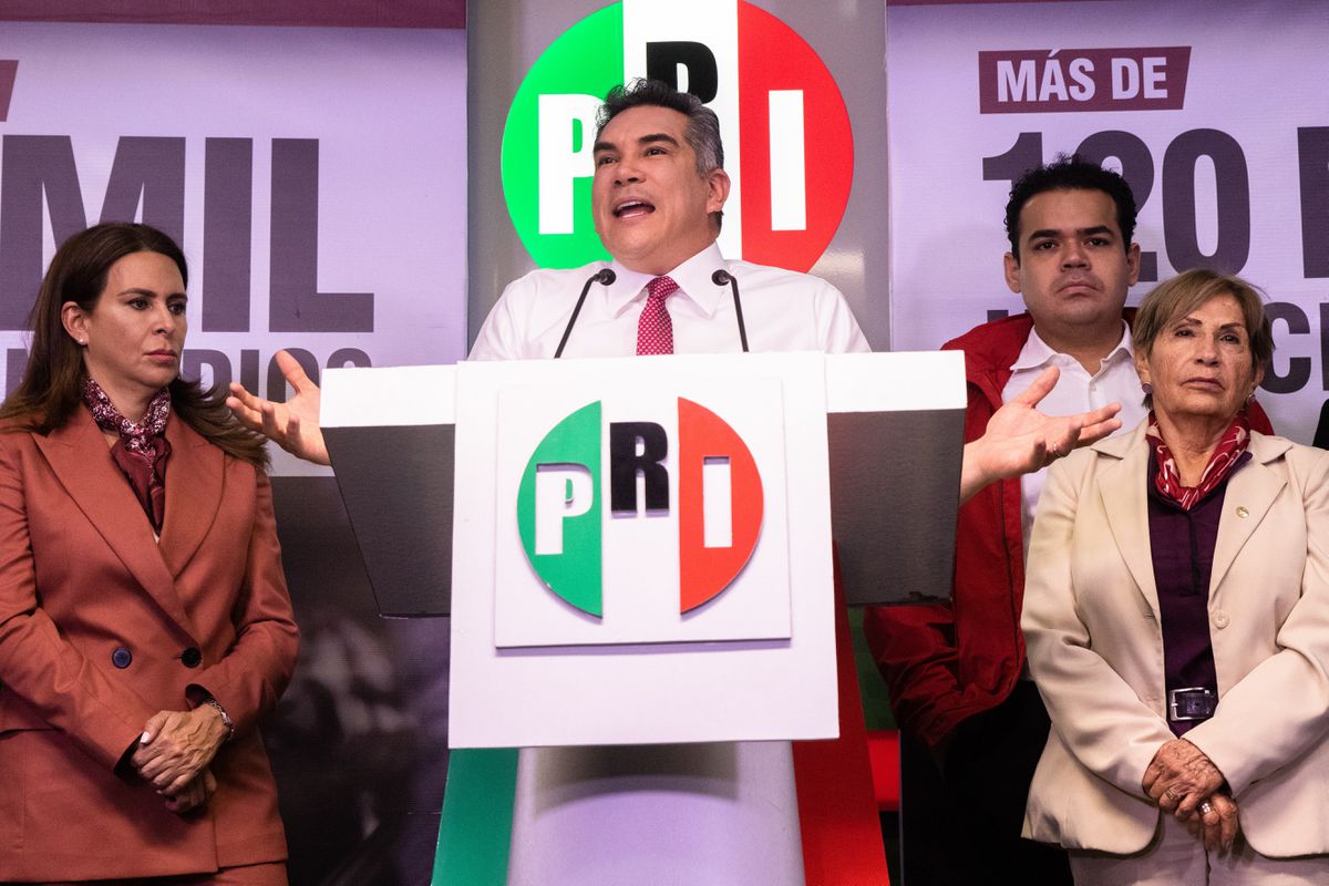 El presidente del PRI, Alejandro Moreno, propone cambiar la ley para que la gente pueda armarse ante la inseguridad