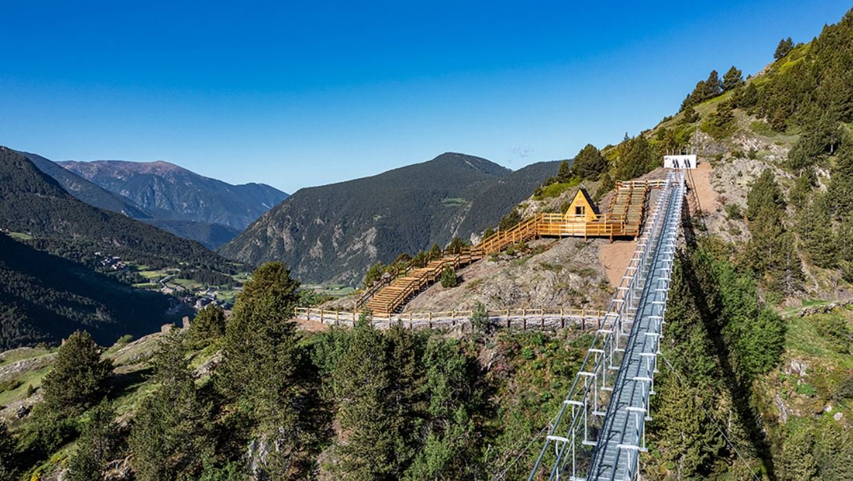 El segundo puente colgante turístico más largo del mundo está más cerca de lo que crees