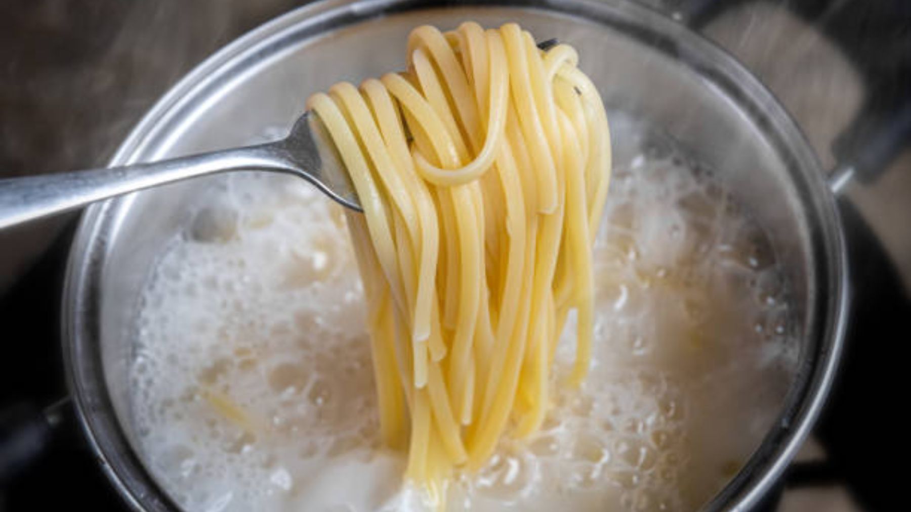 El truco de un chef italiano para evitar que la pasta se pegue