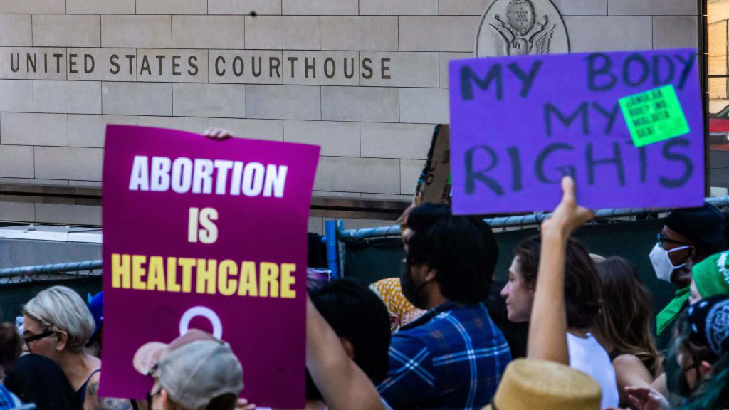 Estallan protestas en todo el país tras el polémico fallo de la Corte Suprema sobre el aborto