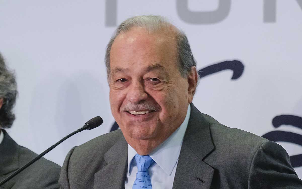 Carlos Slim se baja de la competencia por Banamex