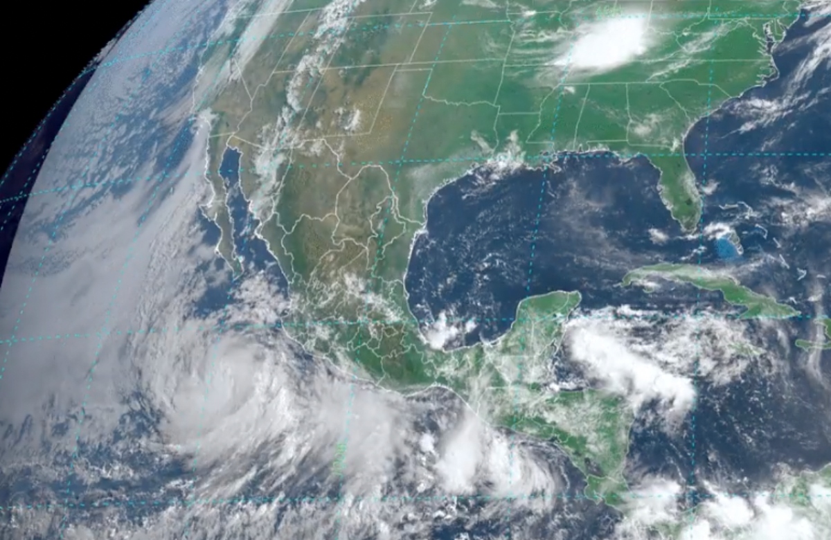 Huracán 'Blas' se aleja de las costas mexicanas... pero llega la tormenta tropical 'Celia' al Pacífico