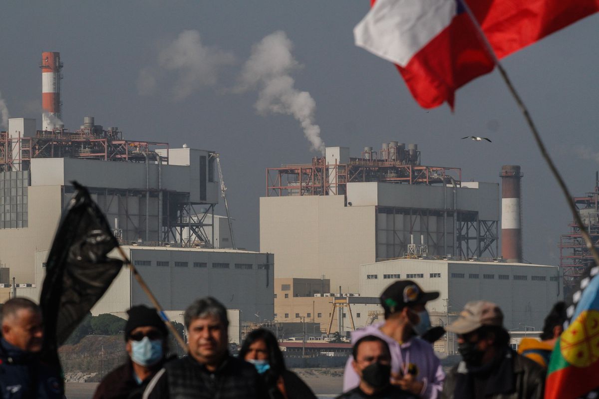 Intoxicación masiva en un cordón industrial chileno: “Está todo contaminado: suelo, agua y aire”