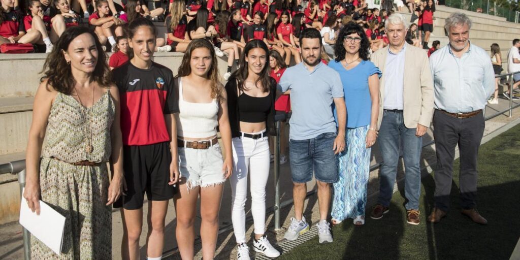 Jonatan Giráldez: "Nuestra misión es que las niñas se ilusionen con el fútbol"