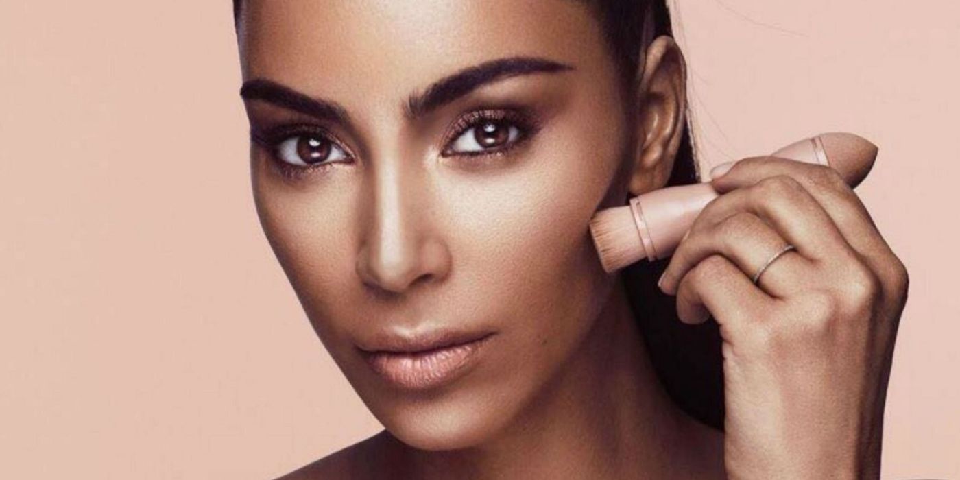 Kim Kardashian demandada por infracción de marca registrada por la marca SKKN