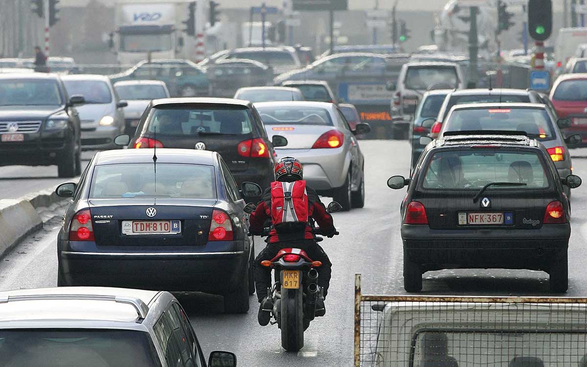 La Unión Europea acuerda prohibir la venta de coches contaminantes a partir de 2035