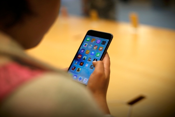La demanda por abuso del mercado del Reino Unido busca hasta $ 935 millones de Apple por ‘estrangulamiento secreto’ de iPhones