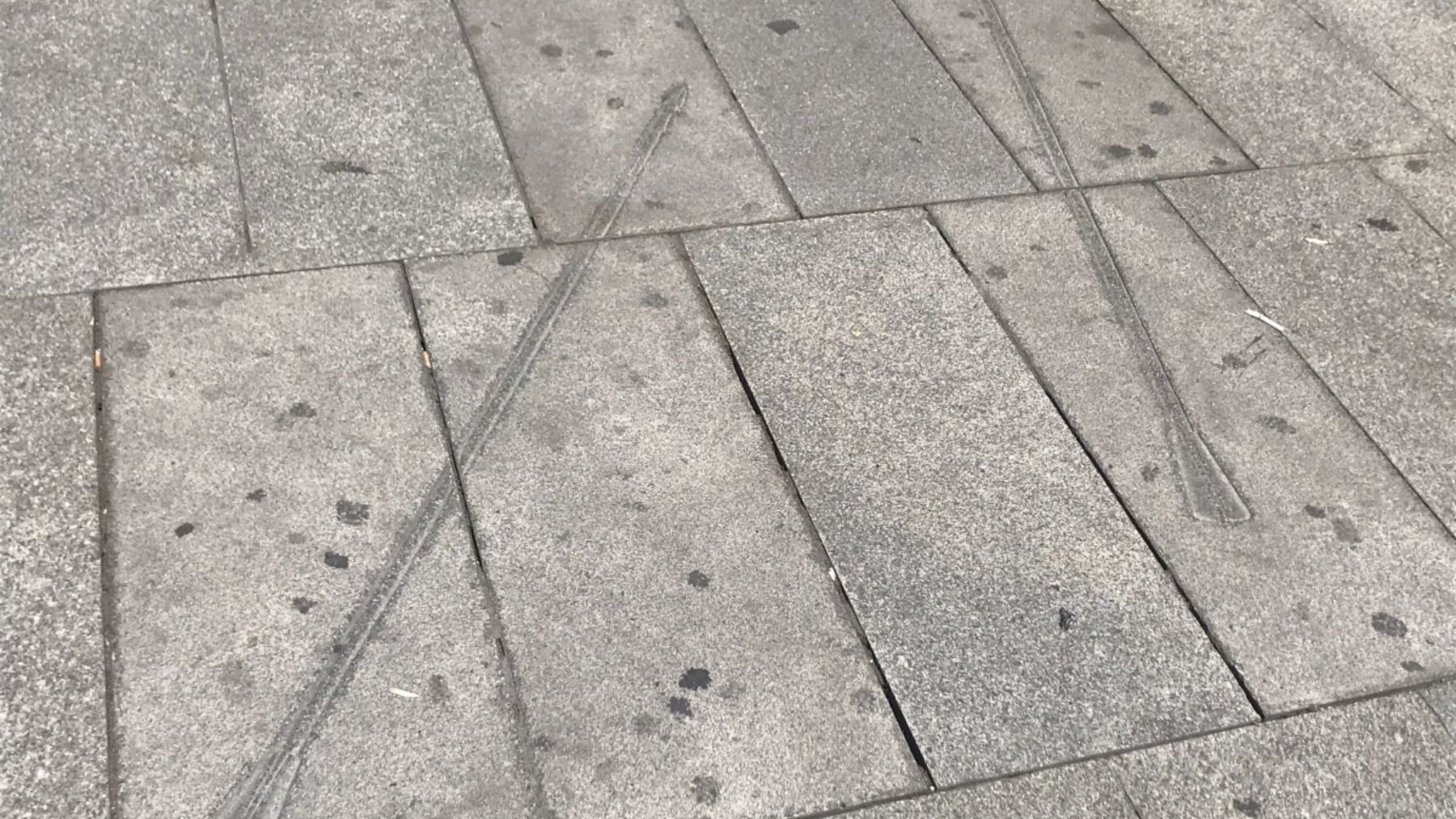 La explicación de las misteriosas flechas en el suelo de Gran Vía, en Madrid