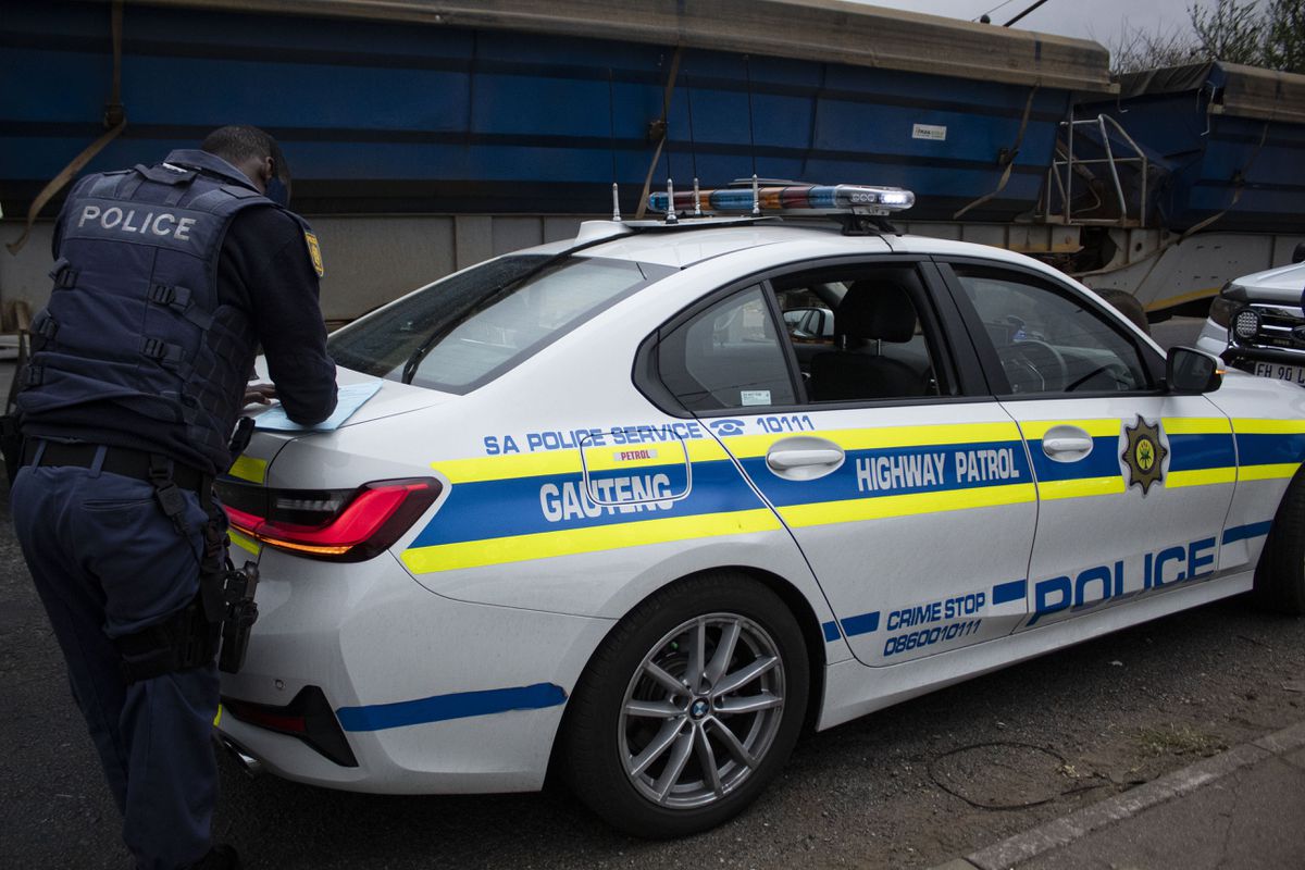 La policía sudafricana investiga la muerte de al menos 22 personas en una discoteca en el sur del país